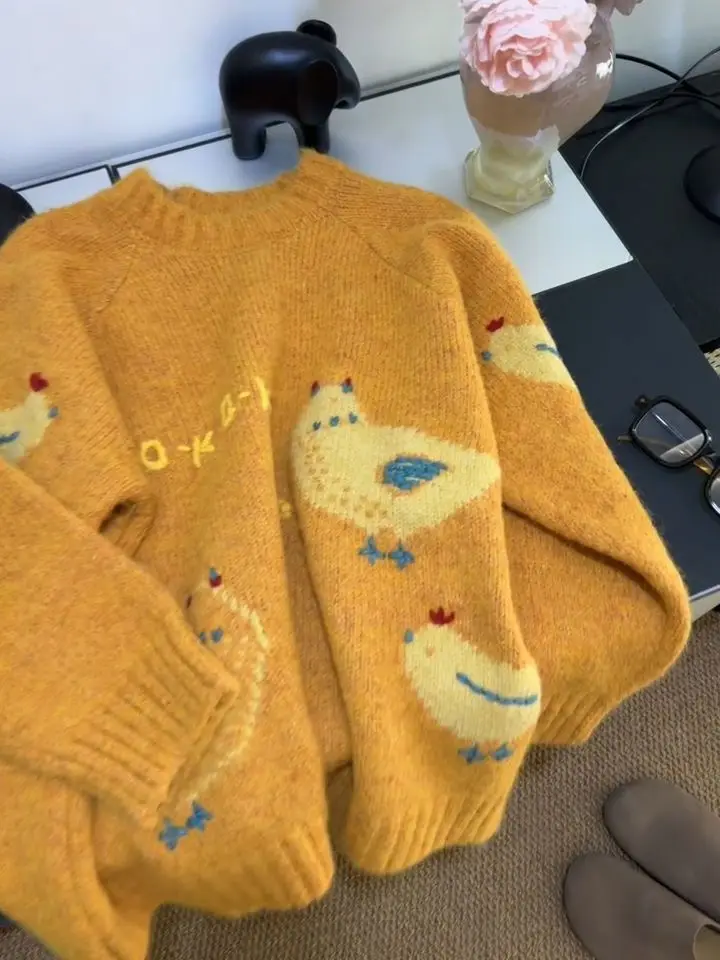 Sweater rajut wanita Korea retro warna kuning lembut bergaya kasual mewah dengan desain kartun