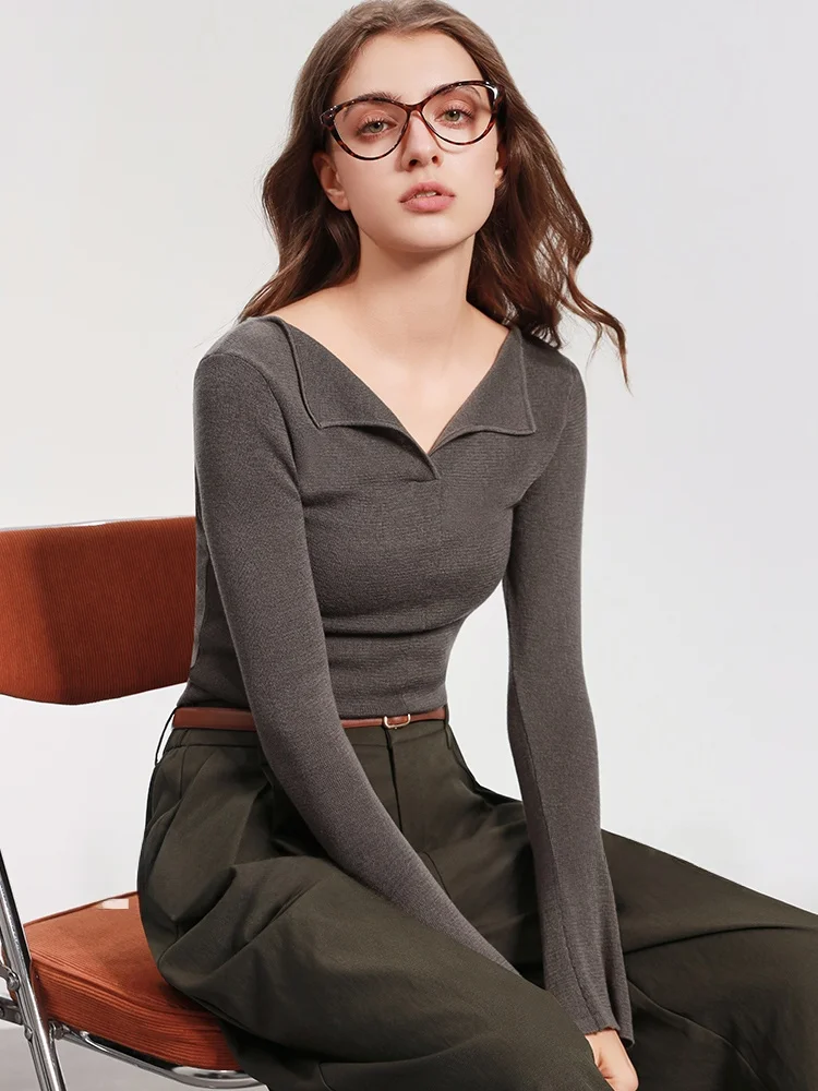 

Ретро-свитер вязаный из шерсти с воротником-стойкой, облегающий, для ношения под одеждой, мягкий, из полиэфирного волокна (30%) и акрила (9%), с длинными рукавами.