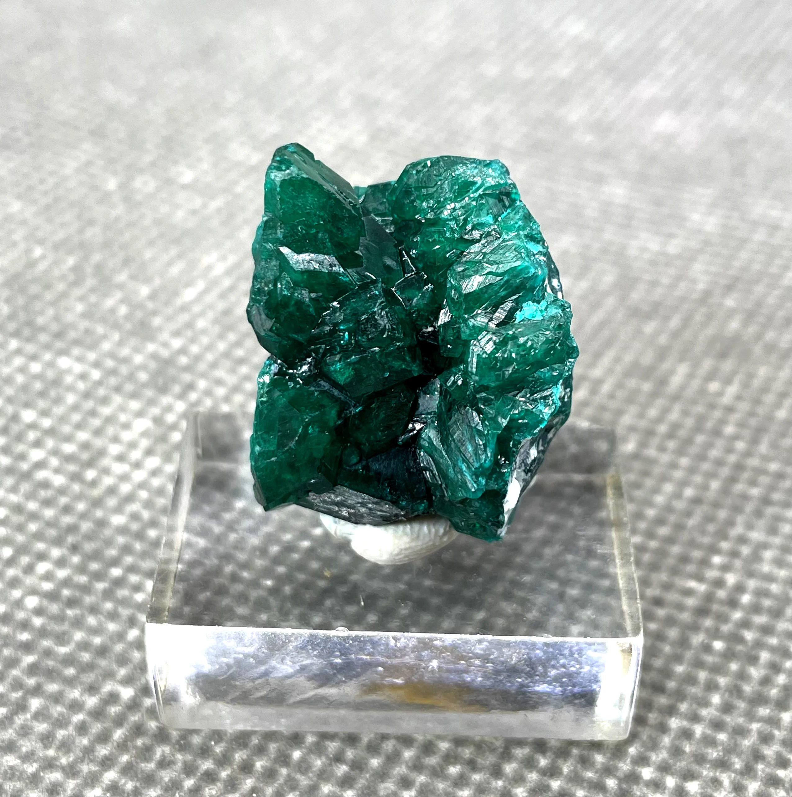 

Very rare! 100% Natural Congo green Dioptase Mineral specimen stones and crystals quartz gemstones + base size 3*2cm