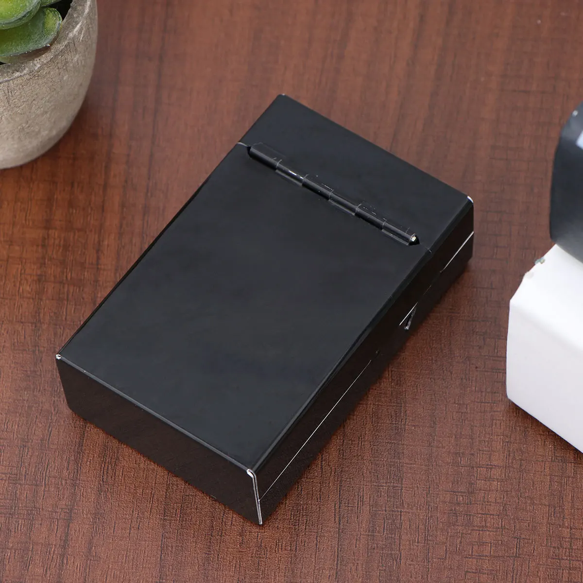 

Automatic Flip Top Cigarette Case Large Capacity Magnetic Aluminum Silver Lightweight Cigarette Box Holder Storage