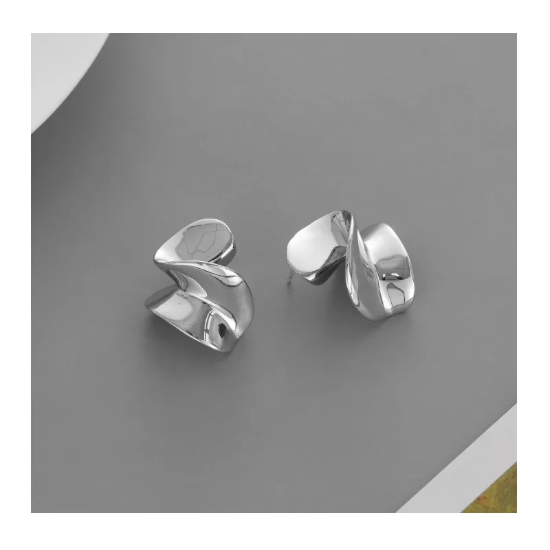 

* Home New Spiral Earrings Unique Personality Design Simple Irregular Curved Glossy Earrings