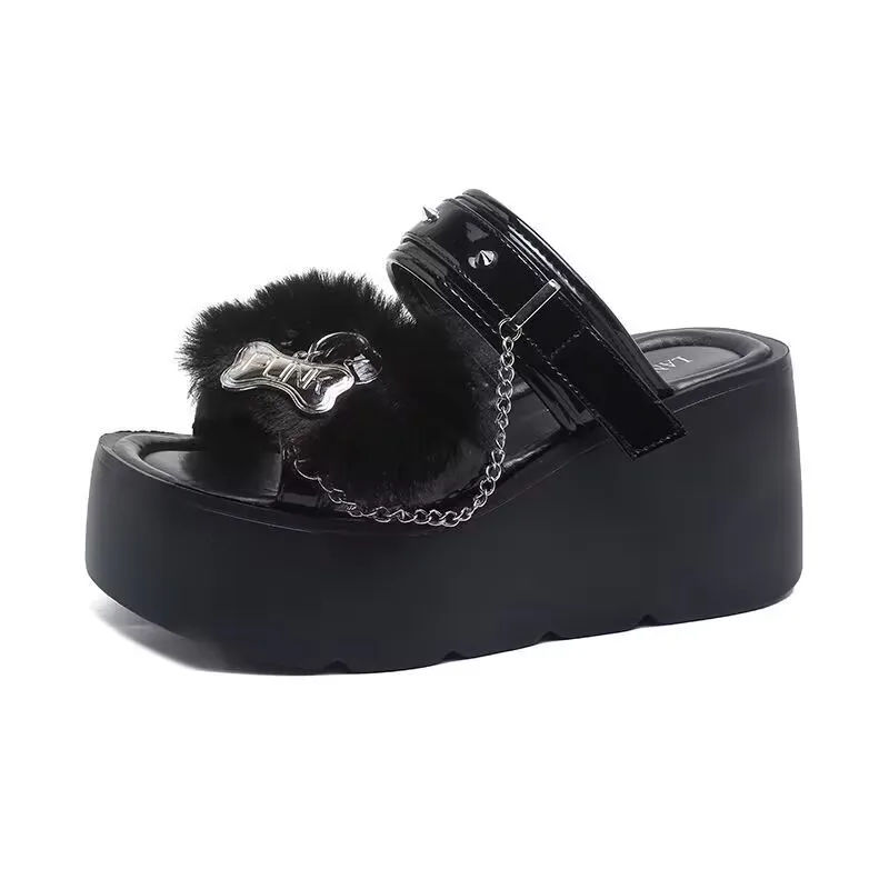 Pantofole gotiche nere per adolescenti Ragazza originale estiva punk Y2k Zeppe Pantofole con plateau Sandali decorativi con catena in peluche da donna
