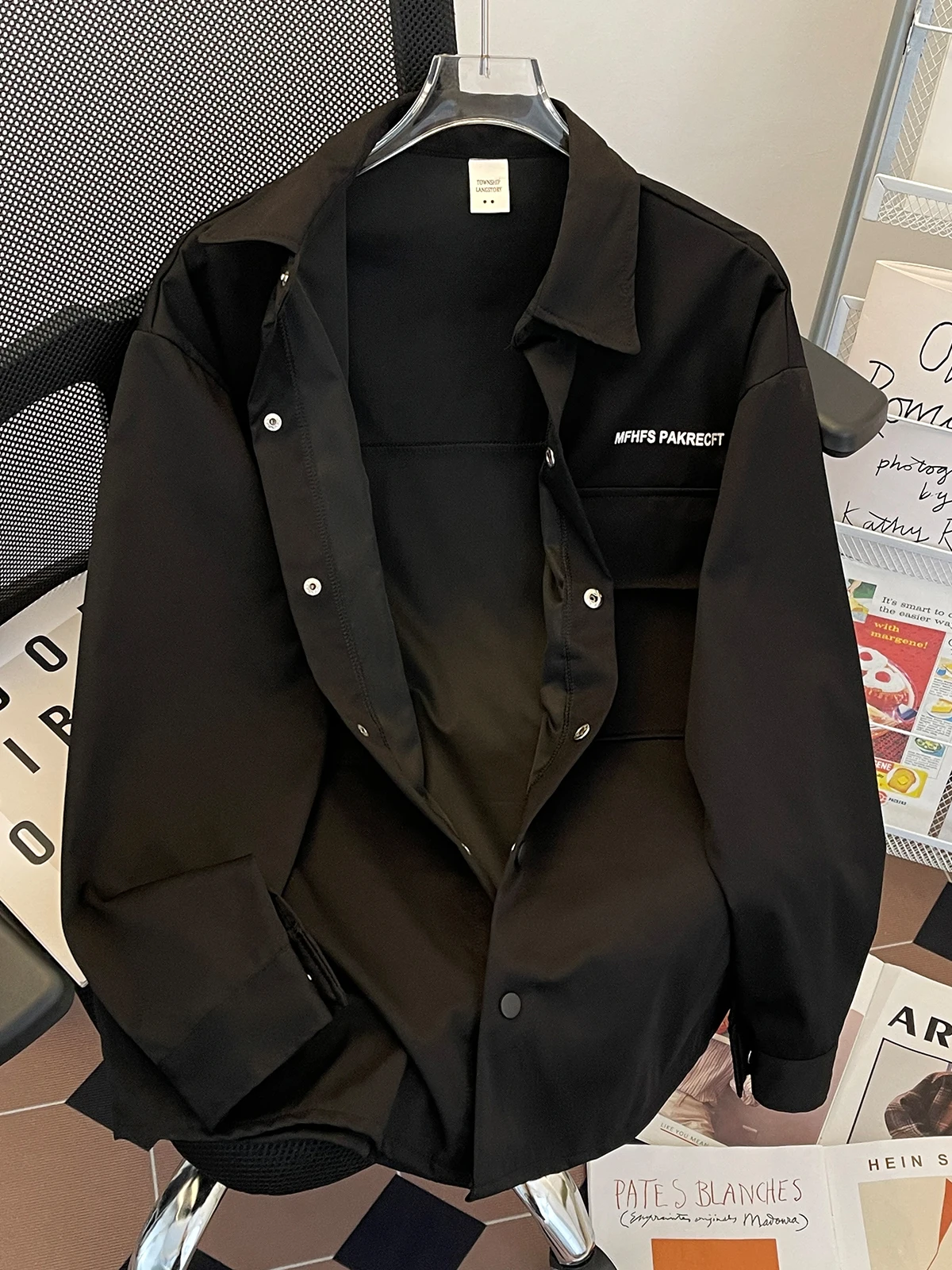 

Мужская повседневная куртка на весну-осень с отложным воротником, модная студенческая модель в корейском стиле, свободного кроя, с множеством карманов, ветрозащитная, удлиненная