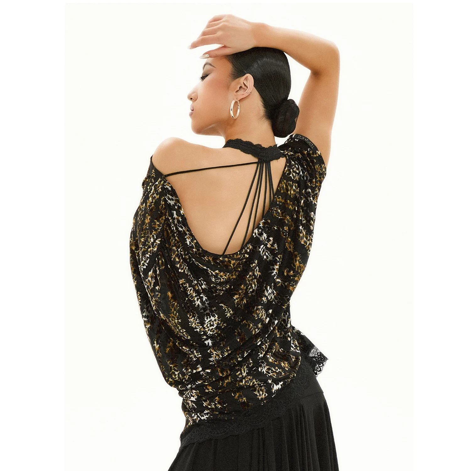 2025 épaule inclinée lâche Latin haut de danse femmes dentelle irrégulière Laeopard noir hauts Rumba Samba danse factice vêtements DNV23308