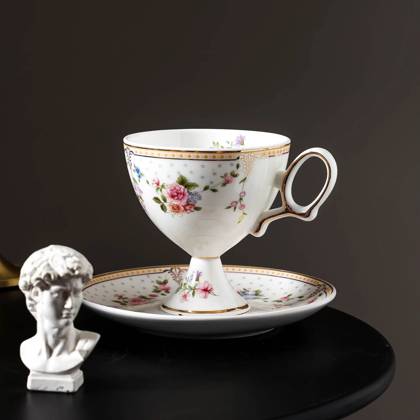Creative Art European Style Palace Style Character Coffee Cups and Dish Ceramic Office Home Exquisite Coffee Mugs Gift Tableware