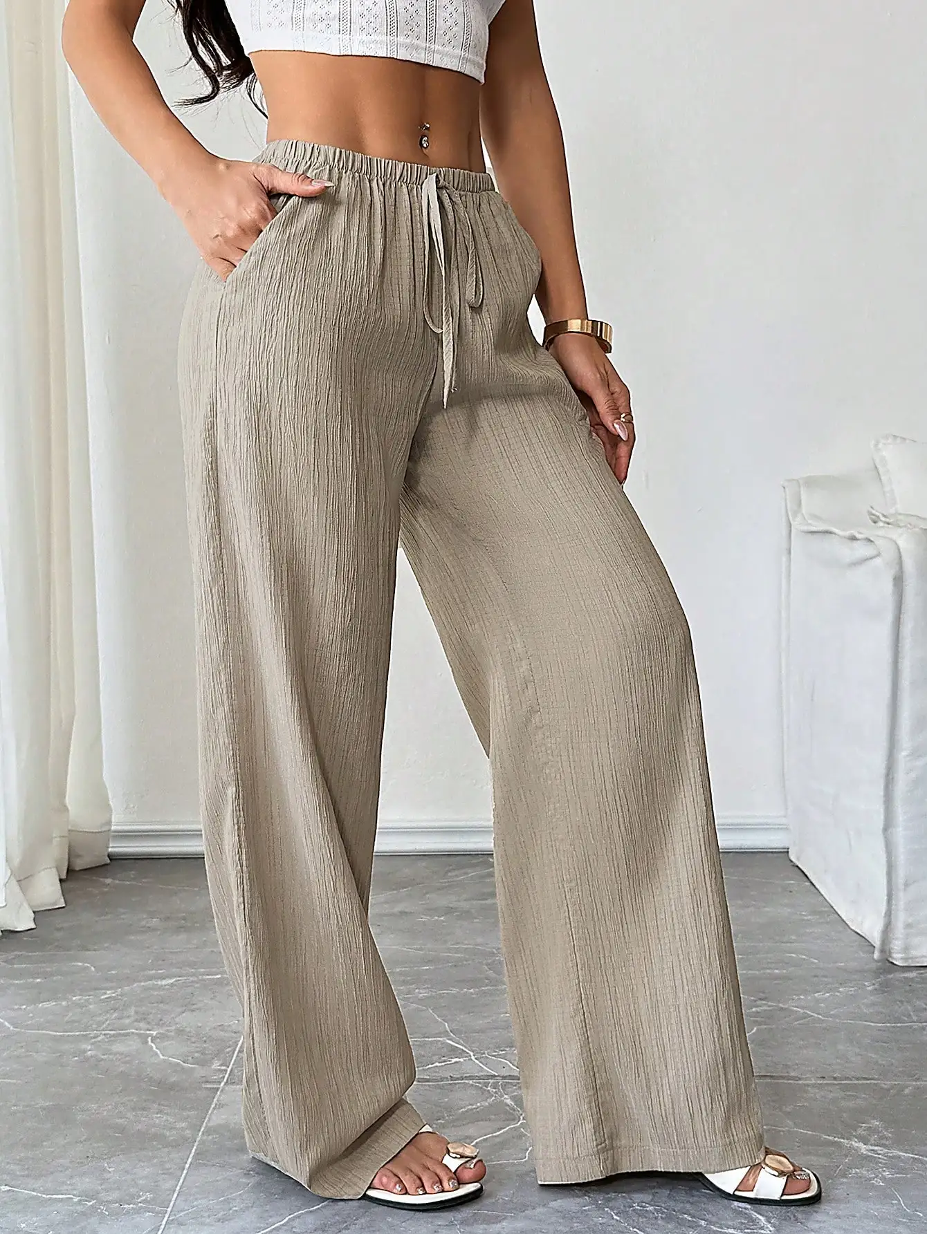 

Широкие брюки с текстурной поверхностью и завязками на талии для женщин