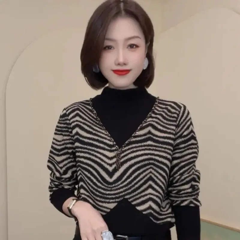 Winter Fashionable and Versatile Thickened Warm Top Velvet Sweater for Women's Fashionable Age-reducing Long-sleeved Base Shirt