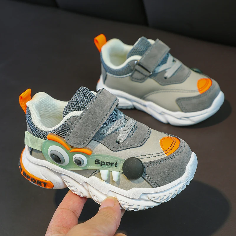 A pair of functional shoes for boys, babies, soft soled shoes for boys, sports shoes for girls, dad shoes for girls, full leathe