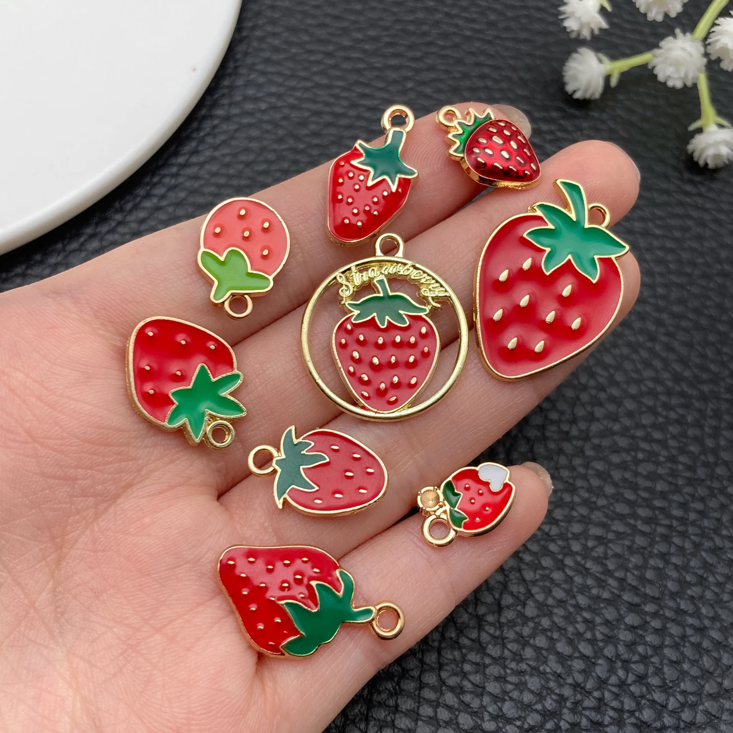 ¡Dulces dijes de fresa! 5/10 colgantes de esmalte: perfectos para joyería temática de frutas y bricolaje de verano