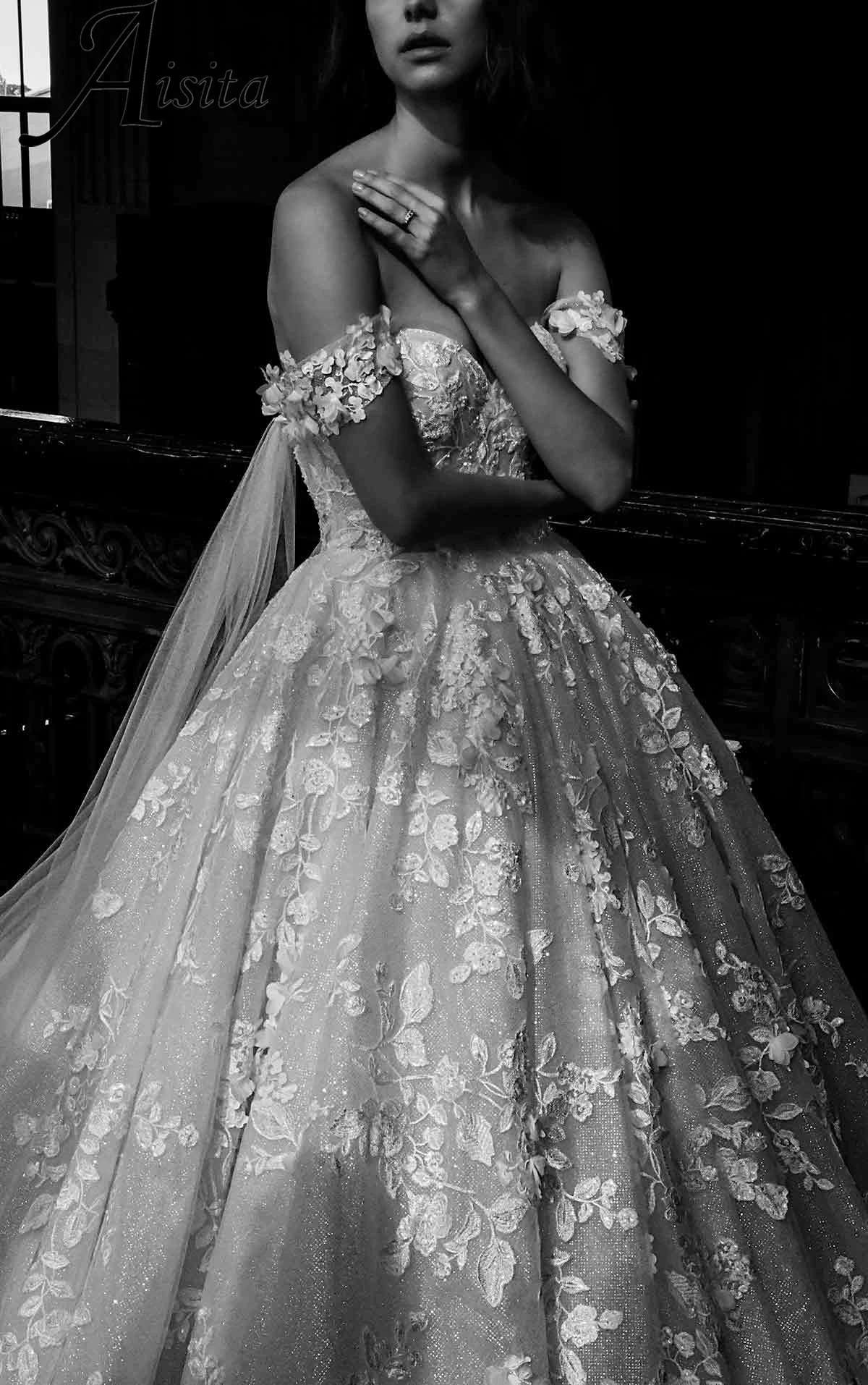 Customized Straps Wedding Dresses With Lace Applique Sweetheart Romantic Vestidos De Boda Modest Bride Robe Vintage Bridal Gown