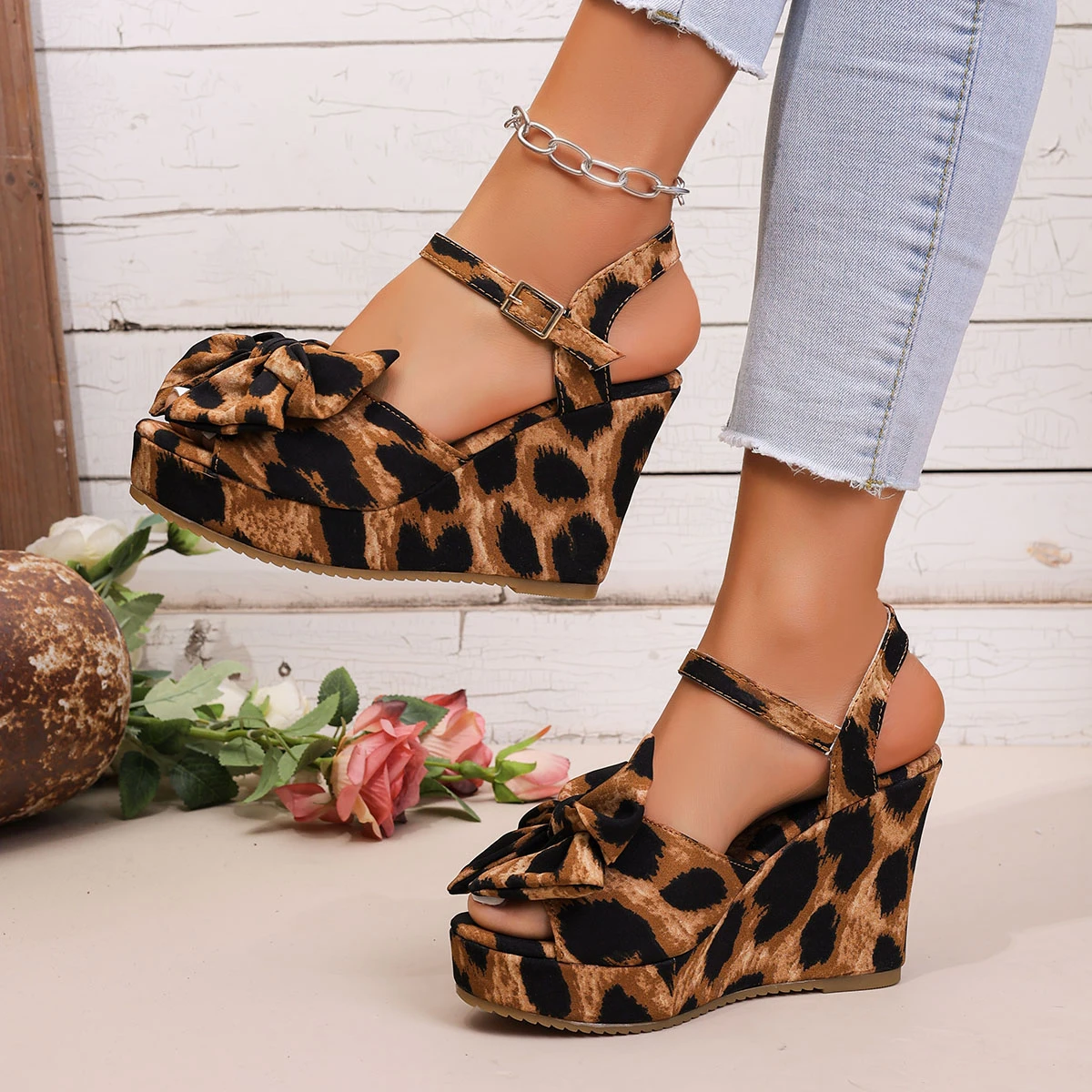 Damen Metallschnallen-Slipper Flache Plateau-Flip-Flops Schuhe Sommer Strand Sandalen Mode Neue Lässige Offene Zehen Slides