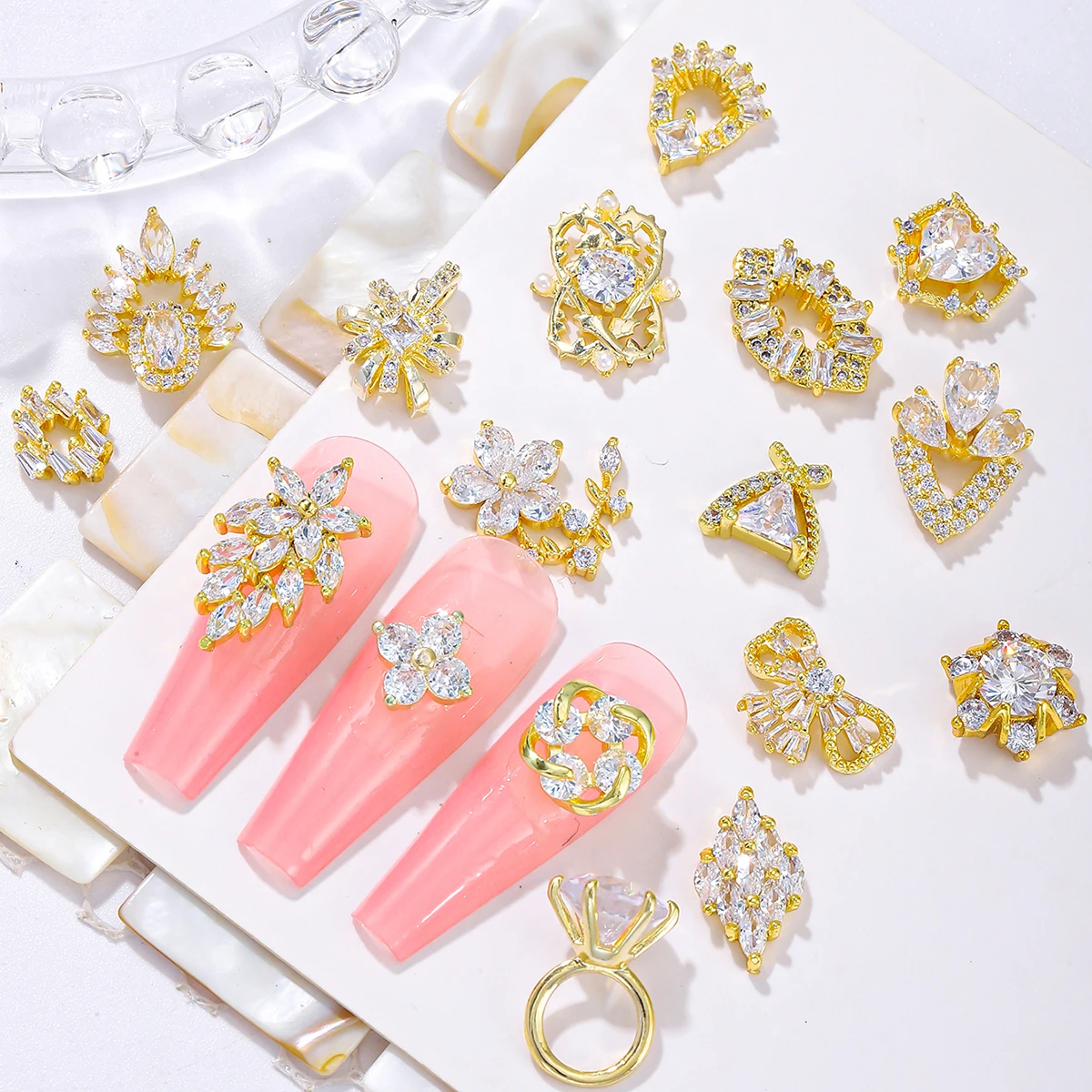 골드 실버 네잎 클로버 러브 및 기타 유럽 및 미국 스타일 혼합 네일 장식, 구리 상감 지르콘, 10 개