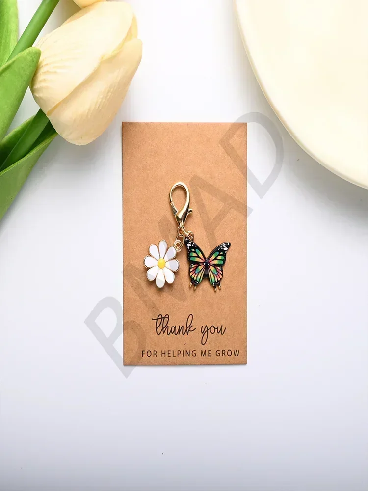 Mini ensemble de porte-clés papillon coloré et petite marguerite, thème Animal à la mode, adapté au pendentif de sac, cadeau de fête d'anniversaire
