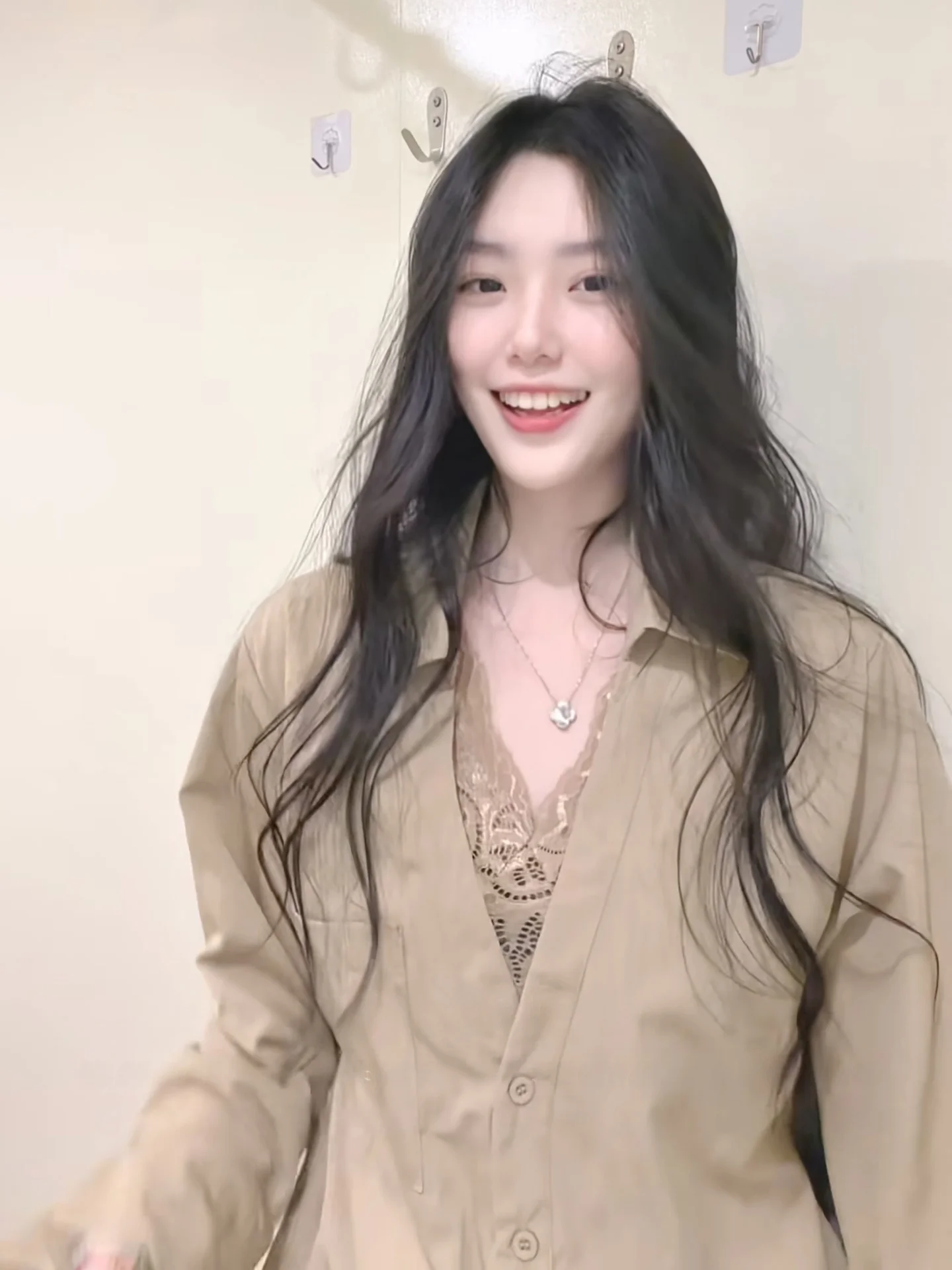 

Casual Style Long Sleeve Lace Patchwork V-Neck Linen Shirt Women's Slimming Versatile Top for Commuting And Leisure