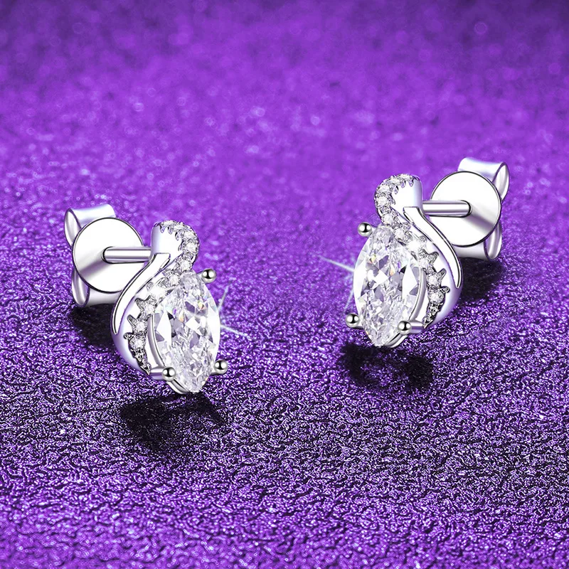 

S925 Silver White Gold Plated 0.5CT D Color Moissanite Angel's Eye Stud Earrings for Women, Exquisite Jewelry.