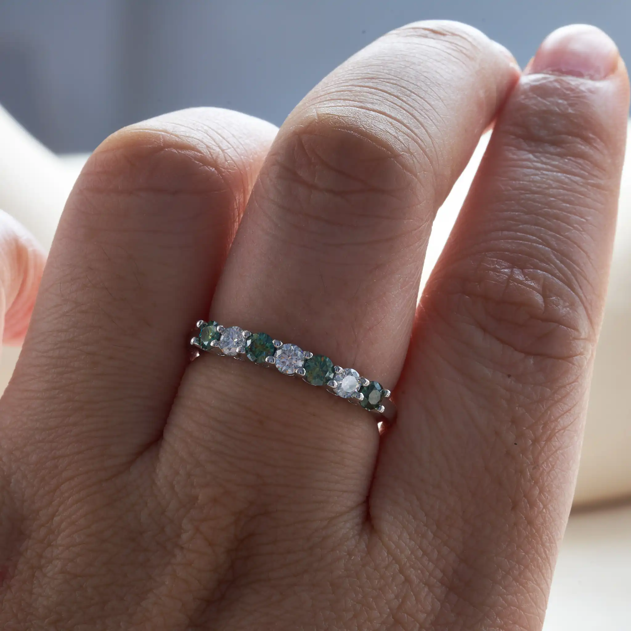 100 % grüner Moissanit Ehering Sterling Silber Eheringe VVS1 Diamant Halbe Ewigkeit stapelbarer Ring für Frauen – Detail 4