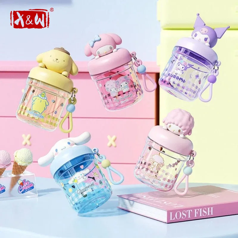 X&W Mini Cartoon Wasserflasche My Melody Kuromi Space Cup mit Niedlichem Puppenverschluss Auslaufsicherer Tritan-Becher für Zuhause Saft- und Getränkebecher