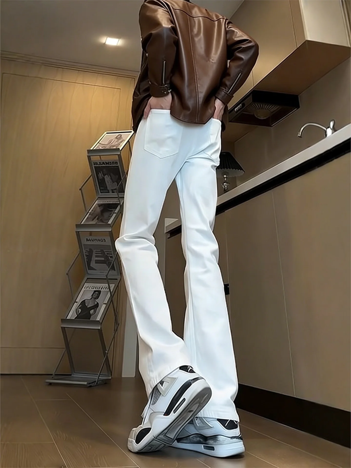 

Мужские джинсы Cleanfit White Fce, облегающие, с высокой талией, американского кроя, эластичные, с легким расклешением, из денима, с эффектом утягивания.