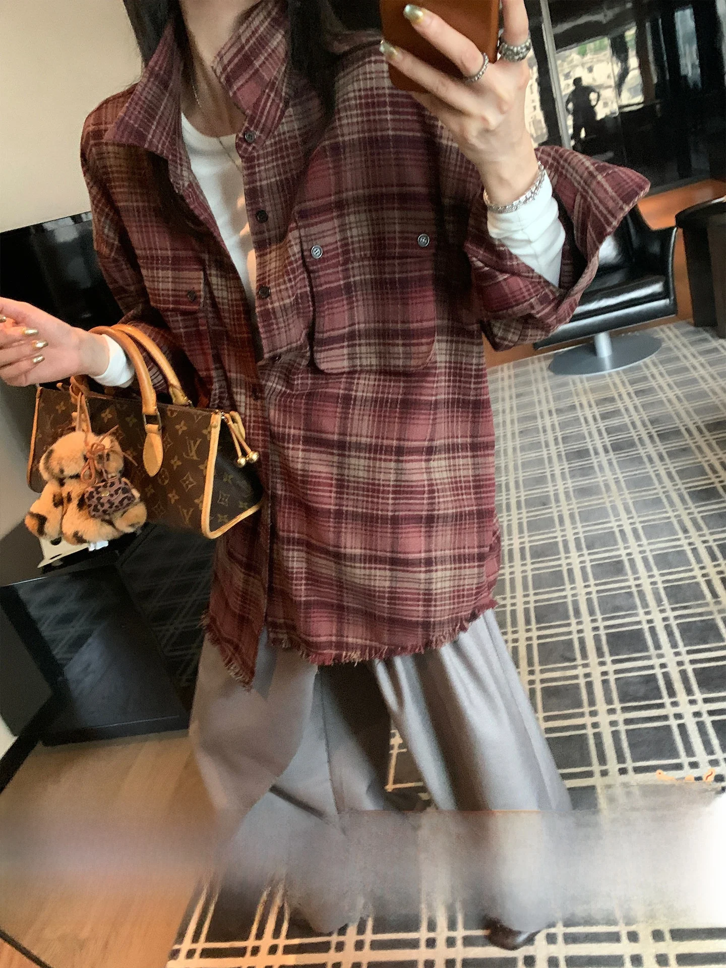 

Свободное женское пальто с эффектом потертости и узором Qiu Yang, осенняя новинка, повседневное, с эффектом потертости, с узором, в стиле кэжуал