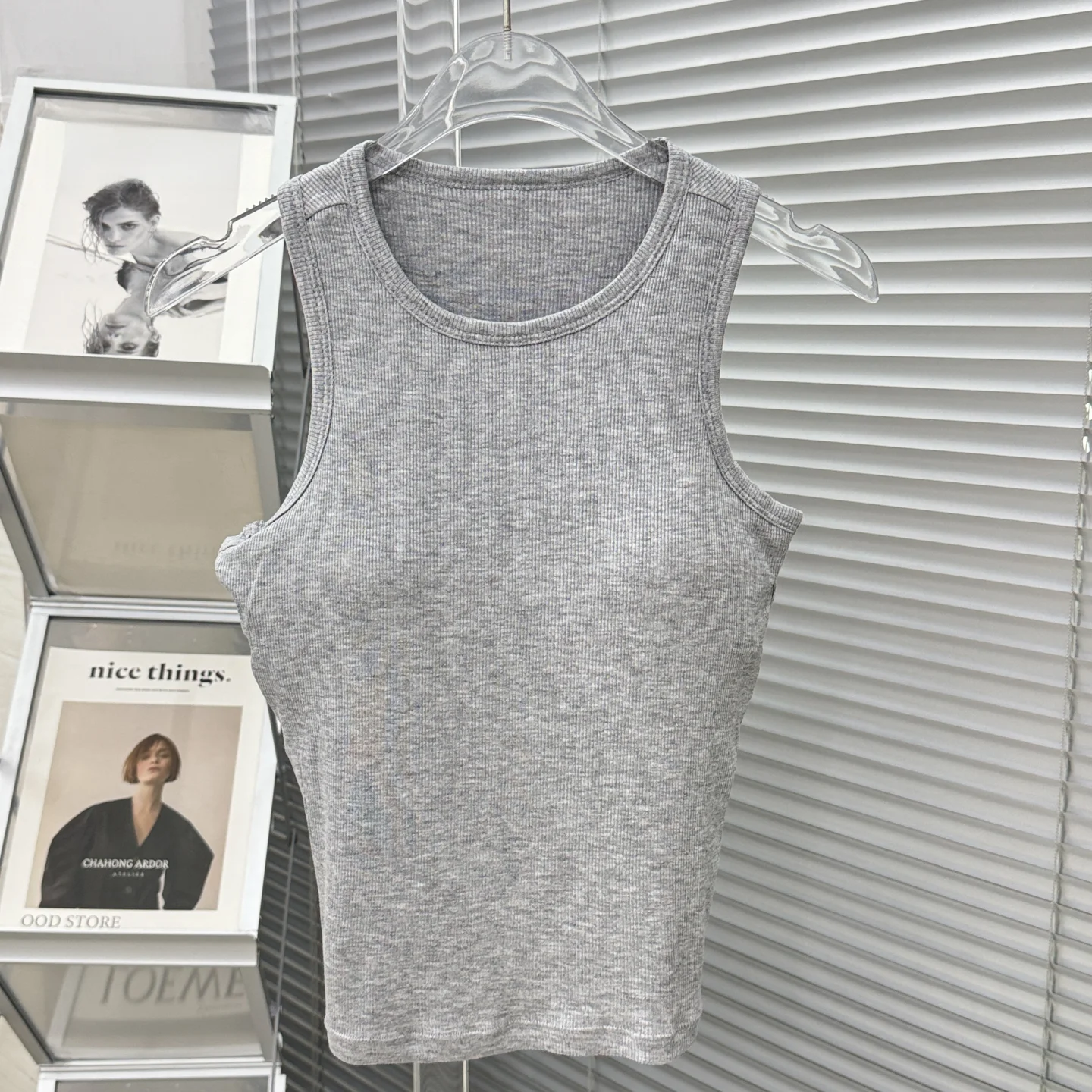 レディース スポーツ ヨガ トップ スリム フィット ベスト 内蔵パッド入り アウトドア スリーブ ラウンドネック Y字型肩紐 ベース インナー ウェア