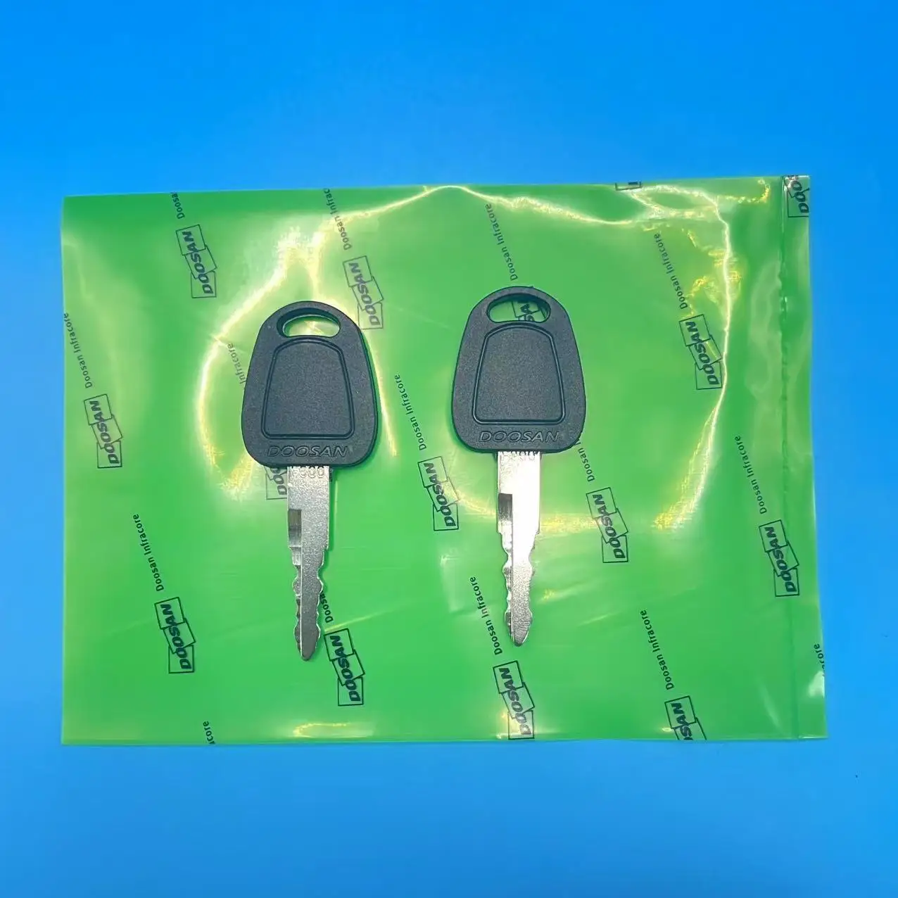 2 PCS F900 Key For Deawoo Doosan Bobcat Terex Excavator Heavy Equipment Ignition Start Switch Door Lock Fit E80