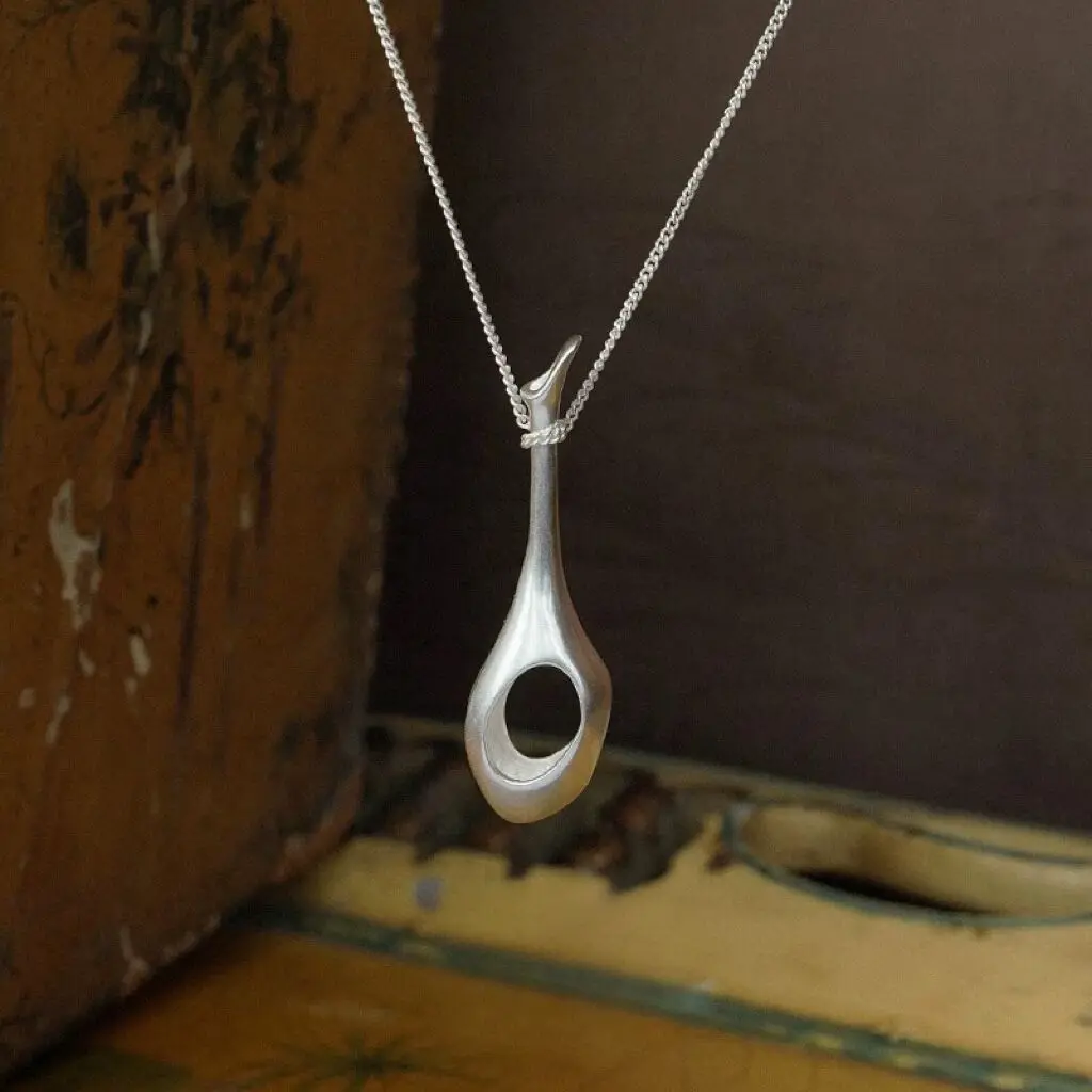 

Autumn Winter New Ice Heart Yuhuchun Vase Necklace Women Minimalist Niche High-Grade Sweater Chain Clavicle Chain