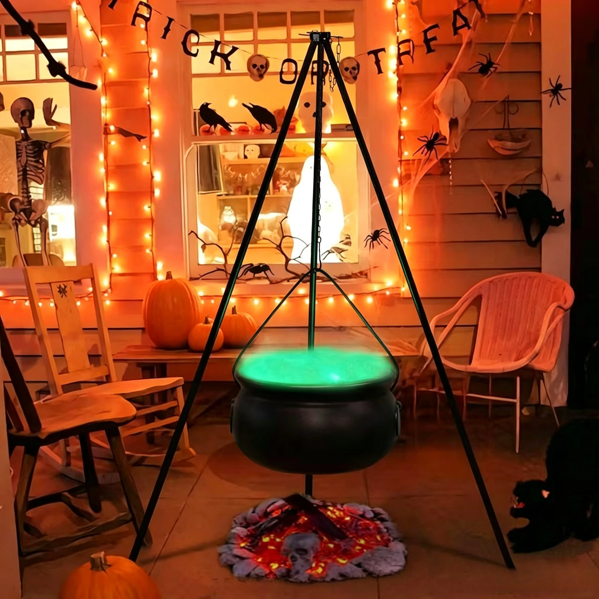 Halloween-Hexenkessel zum Aufhängen mit Dreibein-Ständer, grünem Nebellicht, Totenkopf-Requisiten, Dekoration für Gartenpartys und Feiertage im Freien.