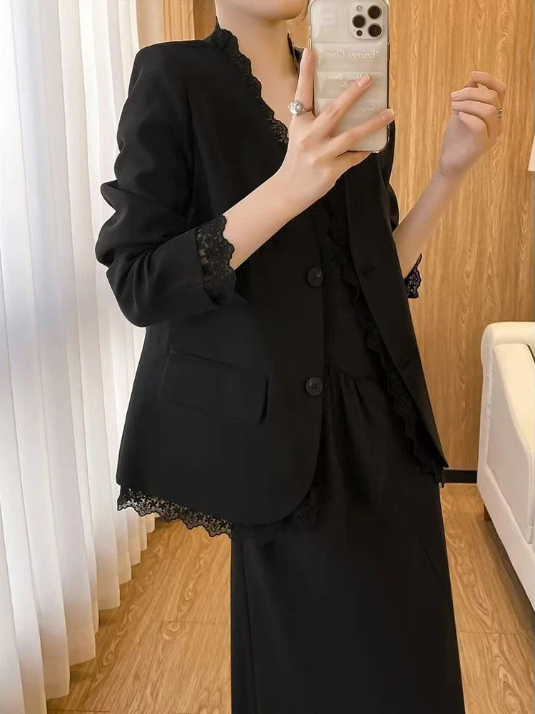 سترة نسائية كورية أنيقة جديدة لربيع وخريف 2025 مزينة بالدانتيل ستائر من الأسيتات للتخسيس سترة أنيقة بأكمام طويلة