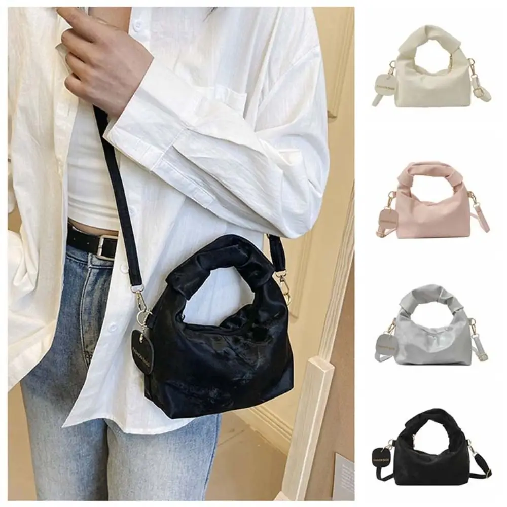 

Прохладная однотонная ручная сумка в корейском стиле с подвеской из искусственной кожи, портативная сумка через плечо INS, роскошная плиссированная ручка, модные сумки через плечо для путешествий