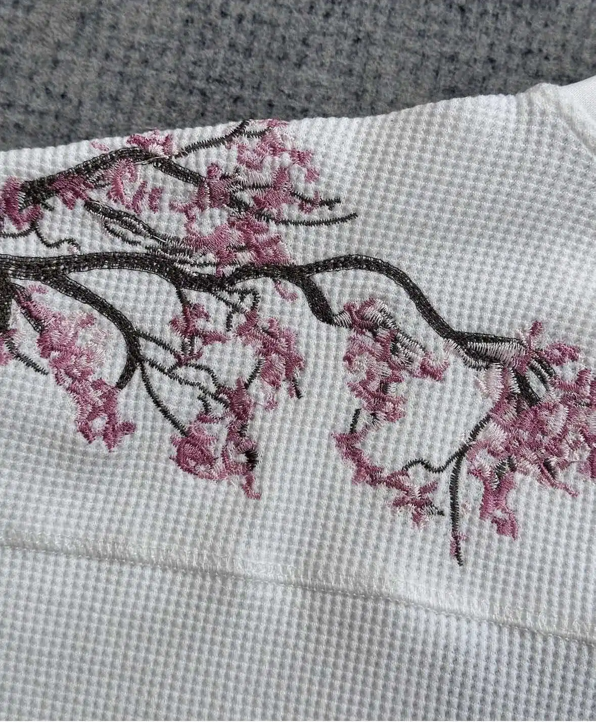 Deeptown Weiße Kirschblüten-Stickerei für Herren und Damen, langärmelig, übergroße Waffel-T-Shirts, Basic, Harajuku, lässige Streetwear – Detail 4