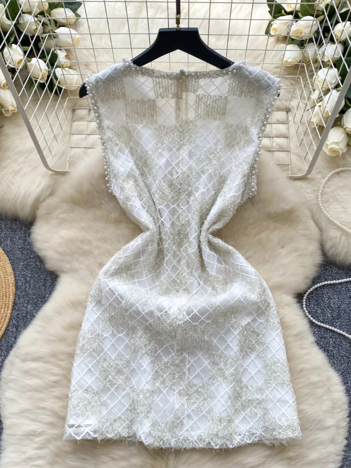 20代の若い女性のための、エレガントな刺繍レースのスリムフィットラウンドネックドレス、韓国風ハイウエストAラインミディスカート