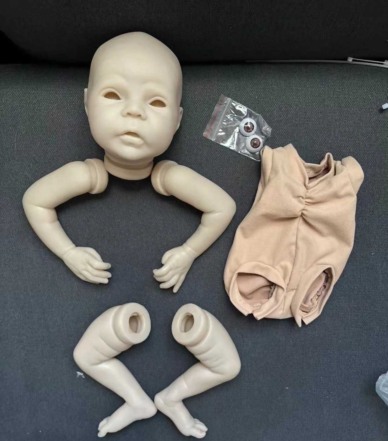 18 بوصة تولد من جديد دمية كيت Mayven لون جديد لتقوم بها بنفسك أجزاء دمية فارغة مع الجسم والعينين Mucionesas عدة تولد من جديد اسم على الظهر