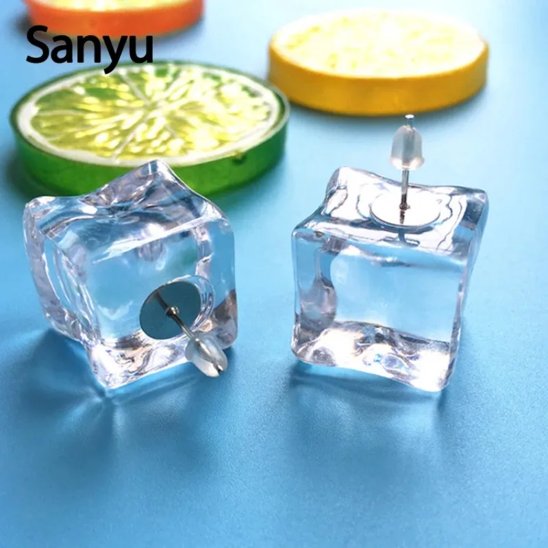 New Super Lovable Handmade 3D Ice Cubes Stud Earrings Simple Transparent Summer Fashion Cool Stud Earrings for Young Women Girls