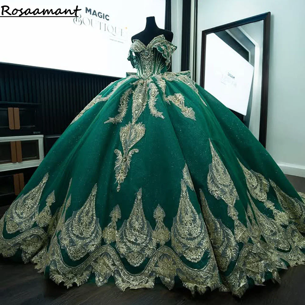 

Green Tiered Quinceanera Dress Girls Off Shoulder Luxury Tassel Sweet 15 16 Prom Dress Glitter Gold Beaded Ball Gown