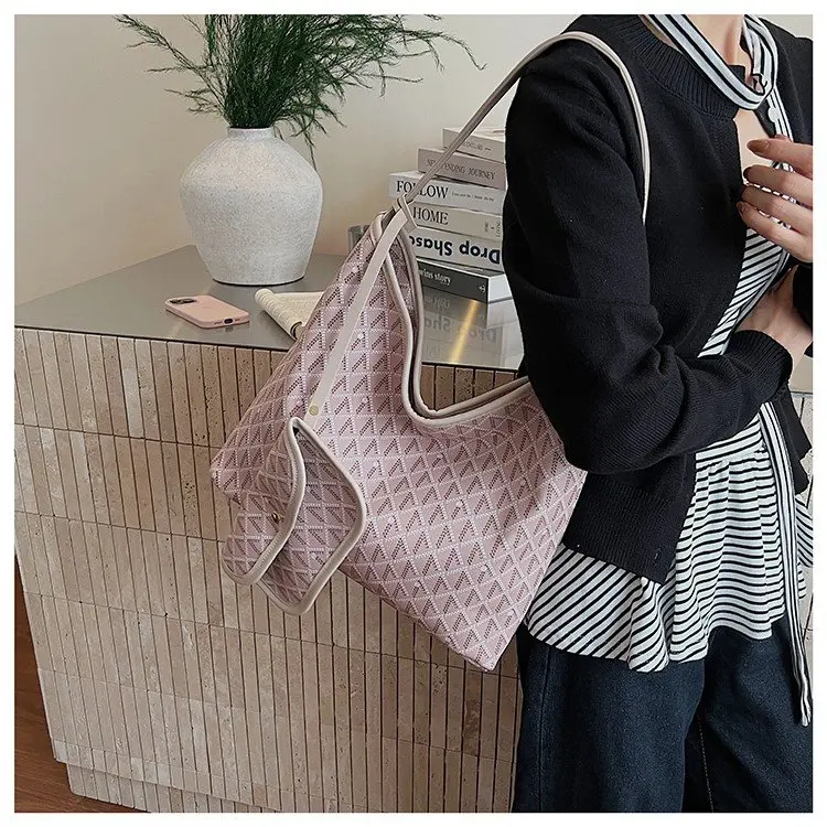 

Chic Underarm Bag, Sleek Design with Top Handle, Adjustable Shoulder Strap, Soft Leather Feel, Effortless Luxe, New 2026