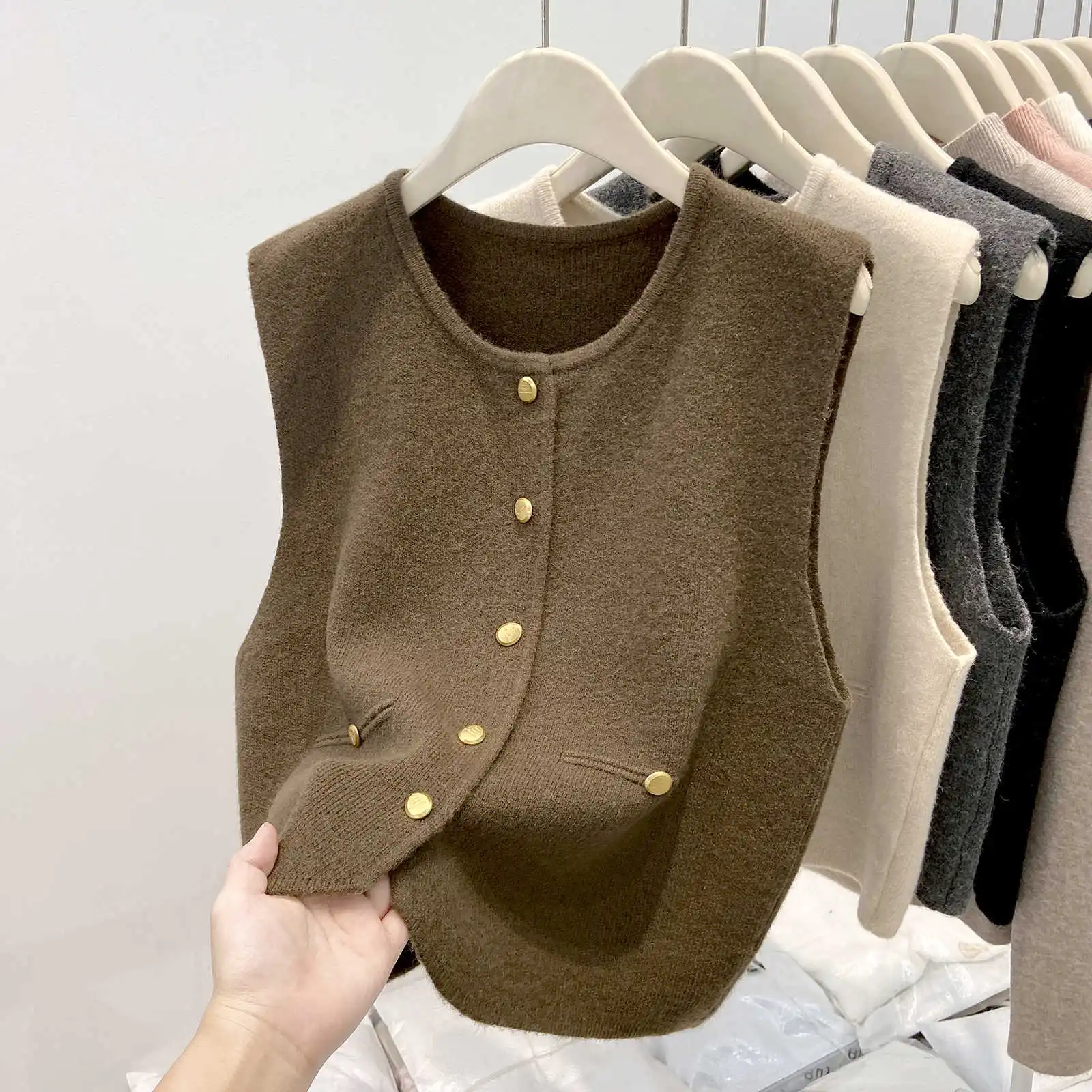 Spring Korean style retro small gold buckle fashionable round neck knitted vest