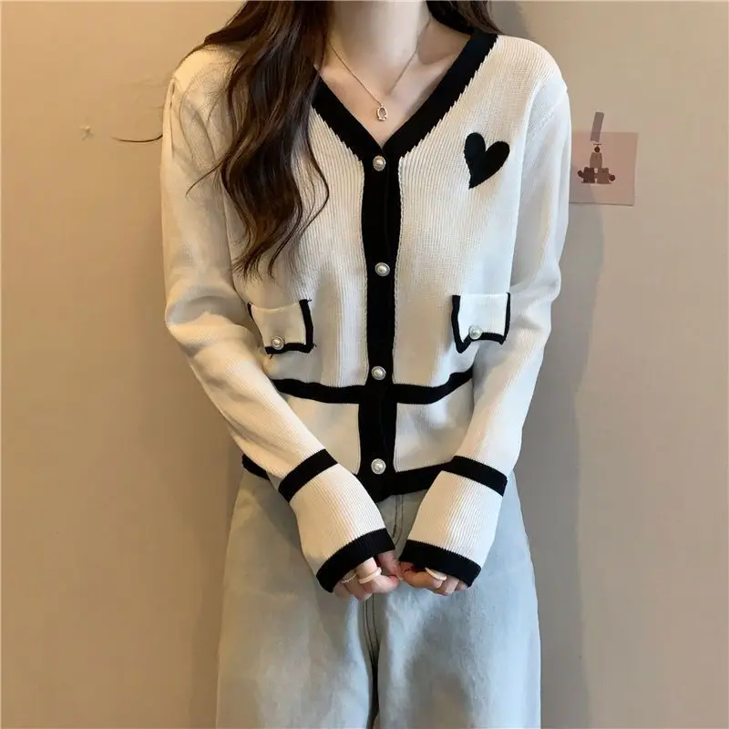 2024 Women\'s Clothing Black and White Contrast Color Love V-Neck Knitting Cardigan Spring Autumn All-match Sweaters Tops Coat