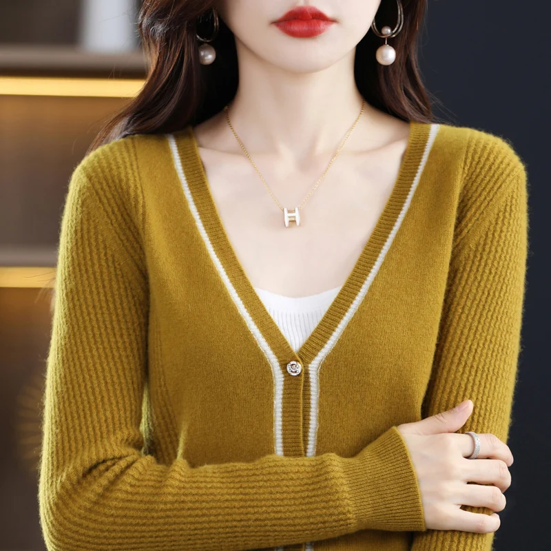 

ZEHANGSEA Leisure New female small Fragrance Cardigan Light and Soft Female Contrast Joker Sweater Retro in Autumn and Winter.23