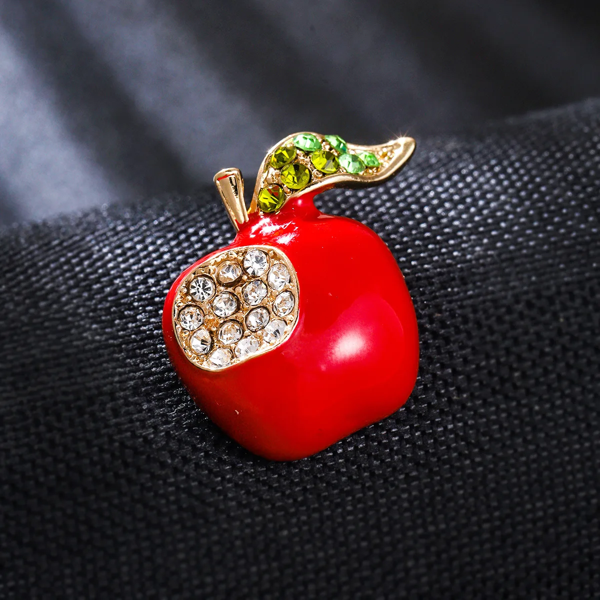 

Новая изысканная и милая брошь с капающим маслом и фруктами, куртка в мультяшной форме сладкого яблока с аксессуарами