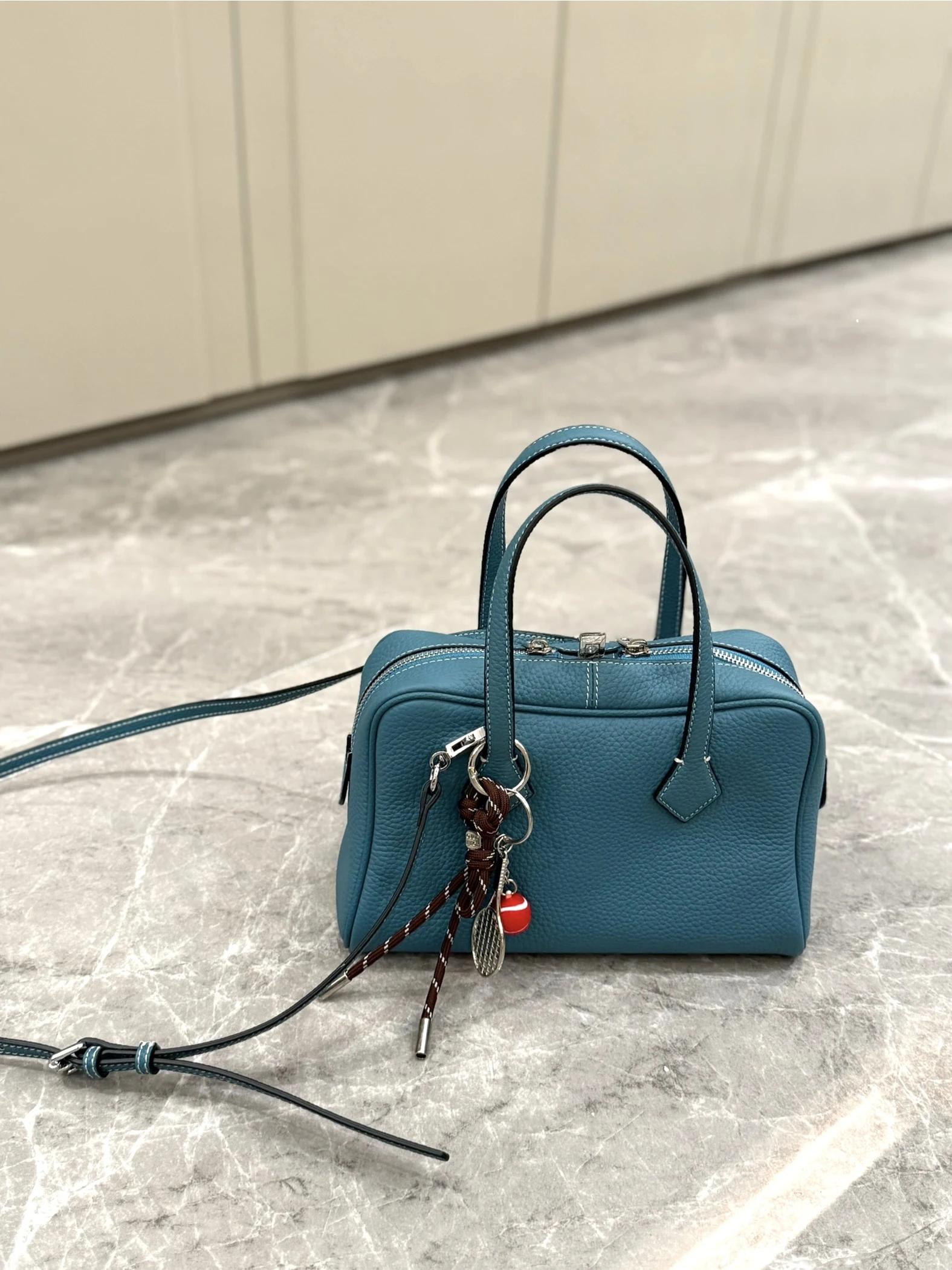 

Bernice 2025 New Victoria Women's Leather oulder Bag Bowling Pillow Crossbody Bag Commuting Single Strap Diagonal Bag