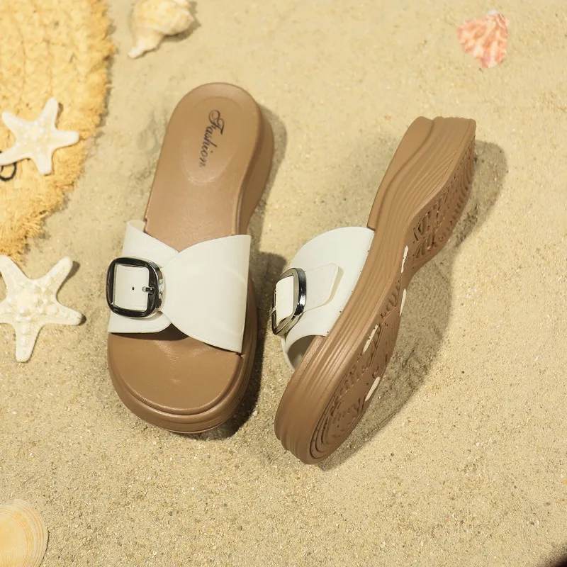 صنادل نسائية 2025 شباشب نسائية ريترو جديدة منصة عصرية نعل PVC أحذية نسائية عالية المظهر Zapatos De Mujer