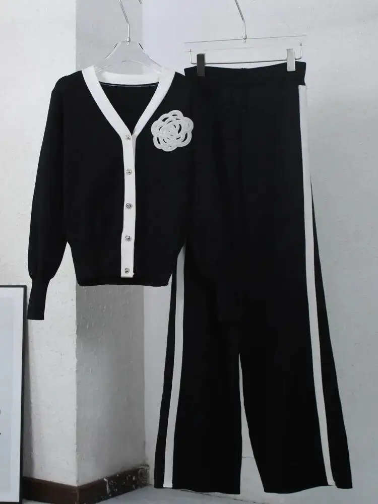 

Вязаный кардиган с вышивкой камелии и широкие брюки, комплект из двух предметов, осень/зима 2023, новые маленькие ароматные модные женские комплекты