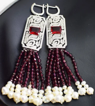 

Beautiful freshwater pearl white and red garnet 3mm round faceted earrings + red zircon hook