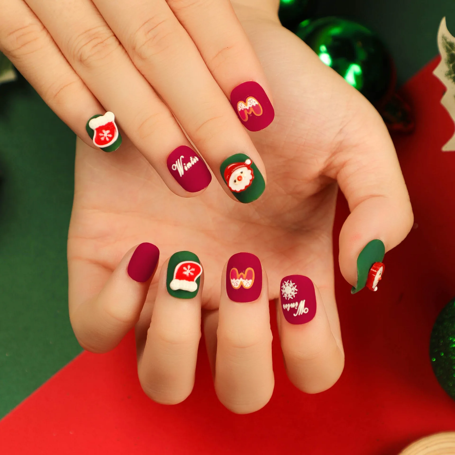 

24PCS 3D Christmas Press-On Toe Nails - Santa Socks & Snowflakes on Red/White Base Short Round Shape