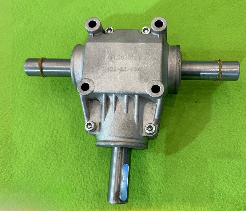 Spiral Bevel Gearbox T Series 90 Degree Right Angle Steering Gear Box for Grain Header Harvester Four Way Reversing Transmission