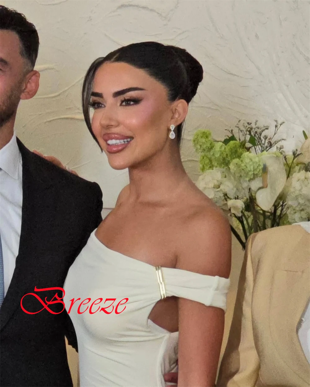 カスタマイズされた高品質の白ジャージのウェディングドレスシンプルなストラップレスオフショルダーブライダルドレス背中の開いたマーメイドドレス