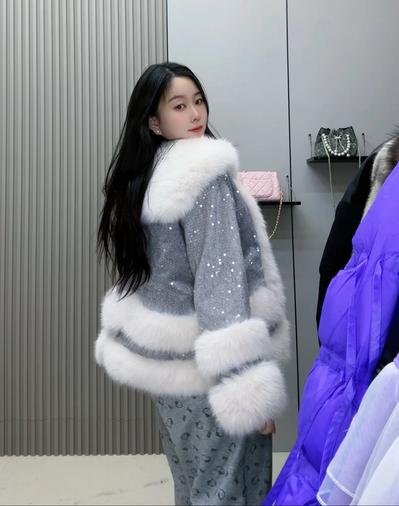 جديد شتاء 2025 معاطف فروي سميكة ودافئة مطرزة سترة نسائية مرقعة ثقيلة ترتر قصير معطف فرو صناعي للنساء #5