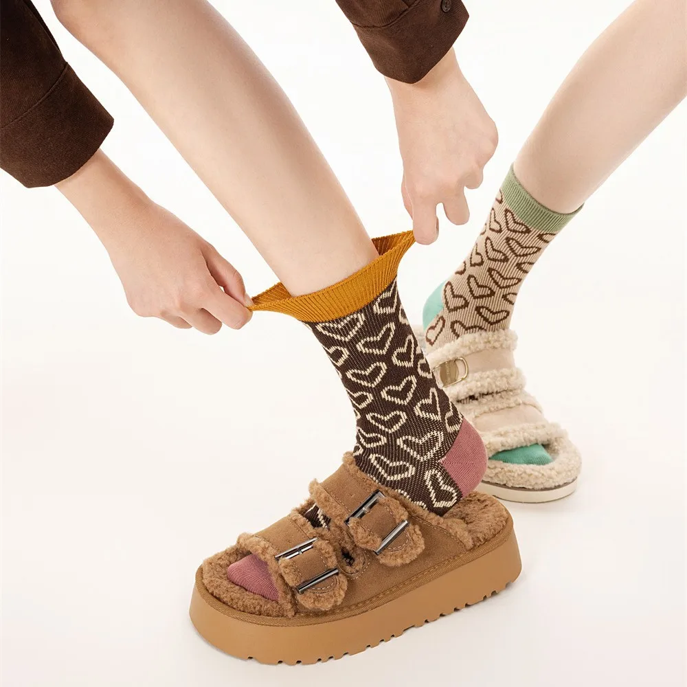 Kaus Kaki Desainer Kaus Kaki Wanita Musim Gugur Musim Dingin Gaya Hati yang Menawan Kaus Kaki Setengah Betis Nyaman Lembut Hangat Kaus Kaki Berbulu Hadiah untuk Wanita