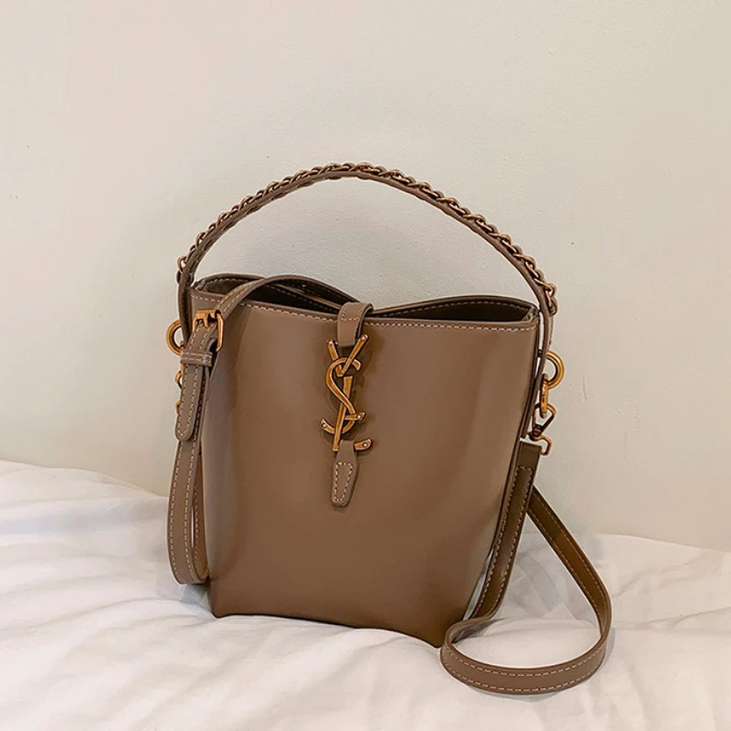 

Элегантная кожаная классическая пригородная сумка с модным буквенным логотипом, однотонная, большая вместимость для женщин