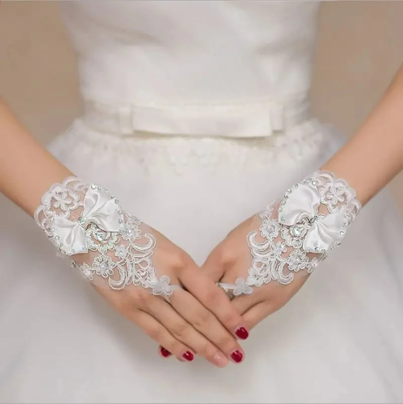 Elegant Short Paragraph Rhinestone Bowknot  Lace Gloves Wrist  Length Bridal Wedding Fingerless Gloves Accessories